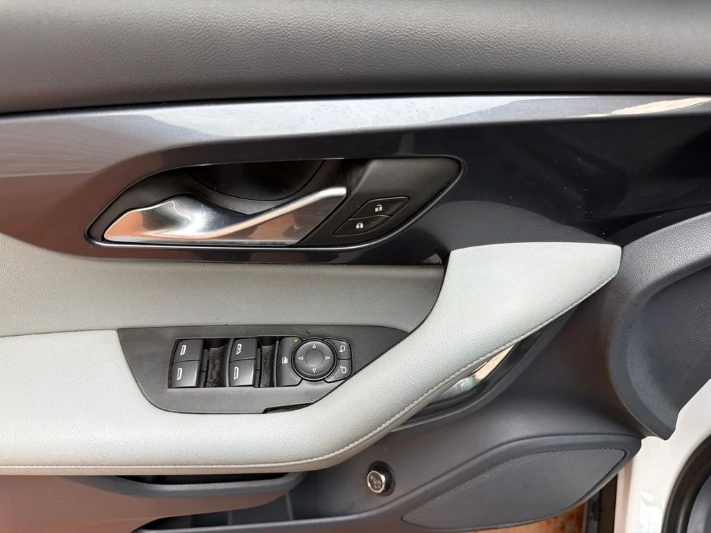 Used 2020 Summit White Chevrolet LT image 23