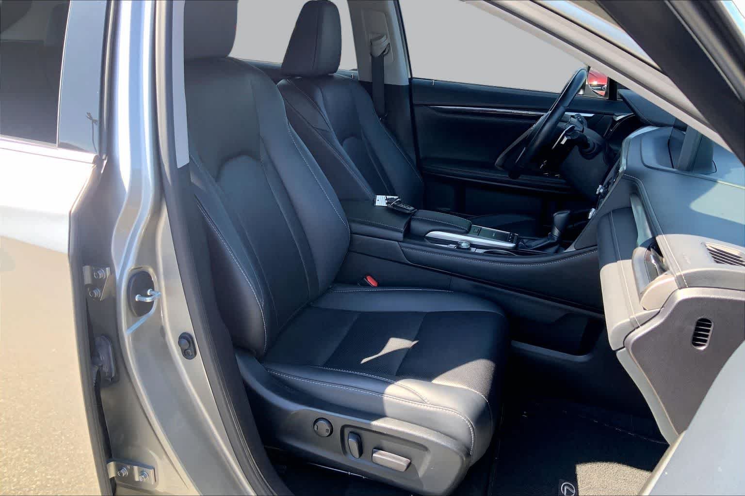 Used 2022 Atomic Silver Lexus  image 9