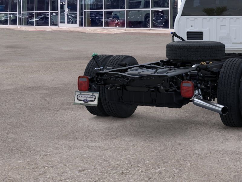 2025 Ford F-350 Super Duty Chassis Cab XL - Photo 21
