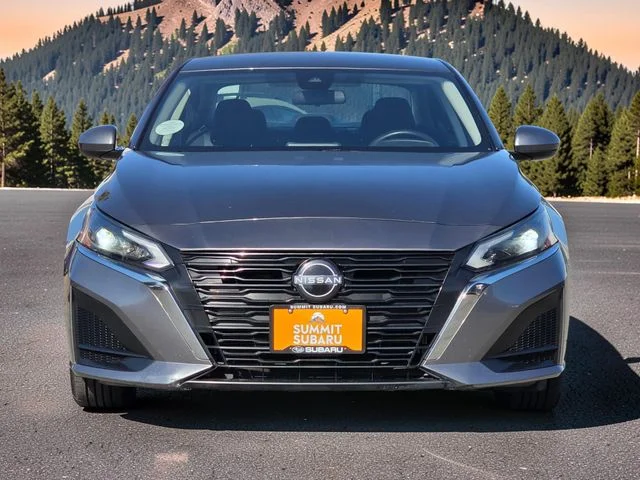 Used 2023 Gray Nissan 2.5 SV image 3