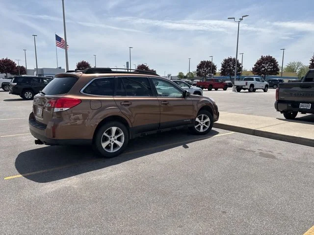 Used 2013 Tan Subaru 2.5i image 5