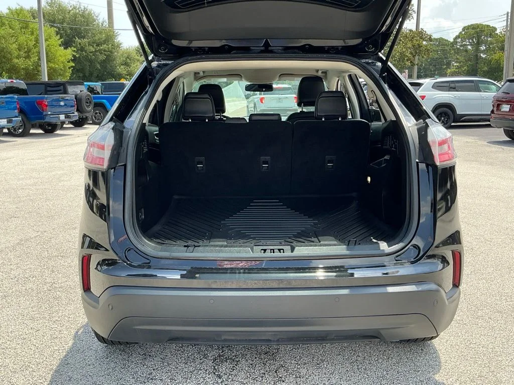 Used 2023 Black Ford SEL image 23