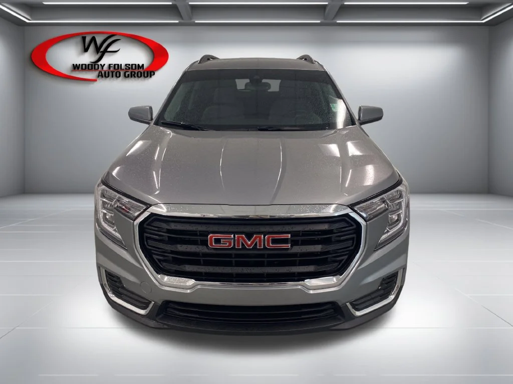 Used 2024 Sterling Metallic GMC SLE image 2