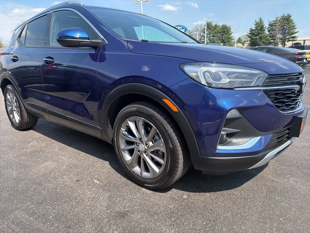 Used 2023 Sapphire Buick Essence image 6