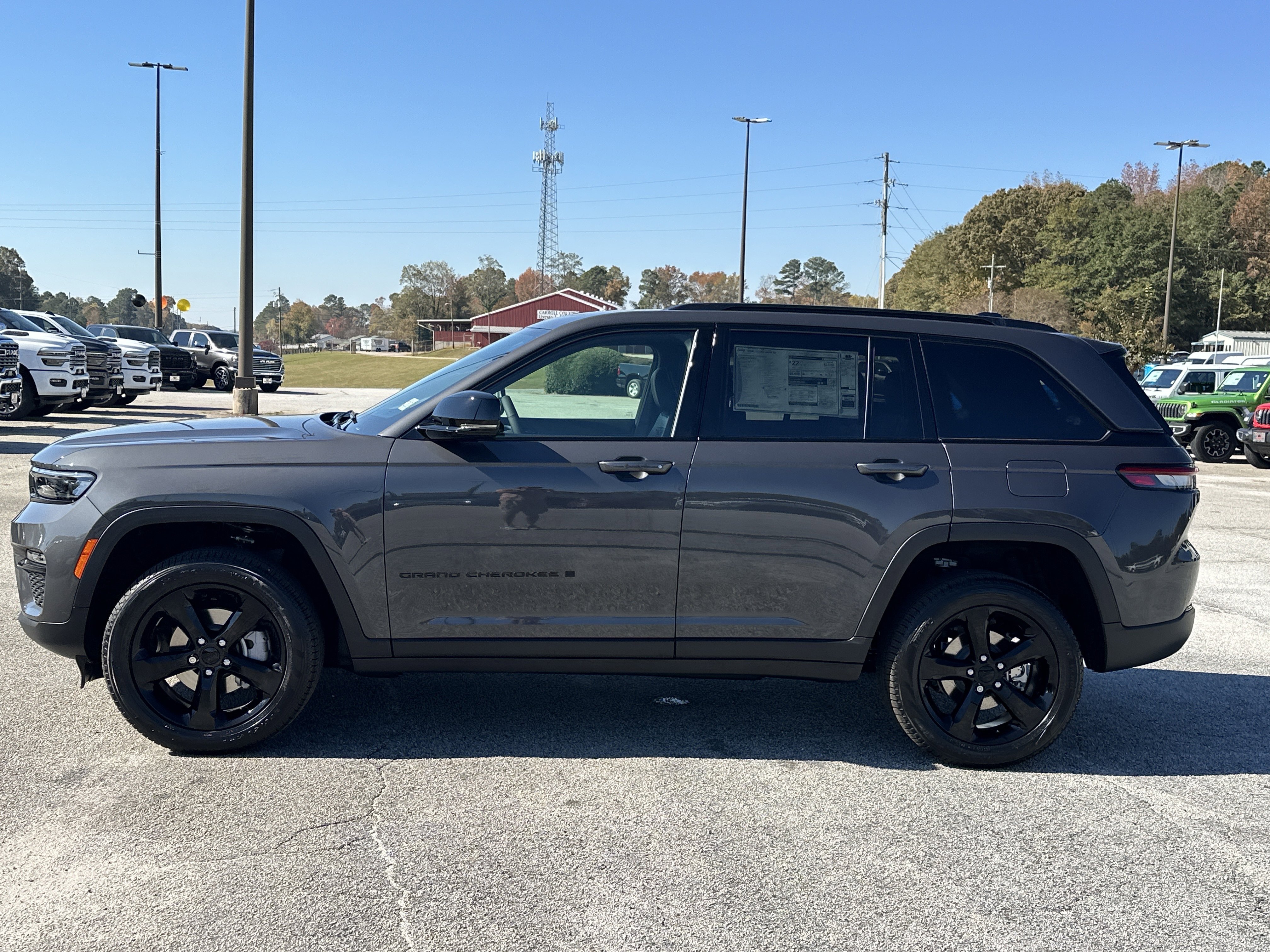 New 2025 Baltic Gray Metallic Clear-Coat Exterior Paint Jeep Limited image 5