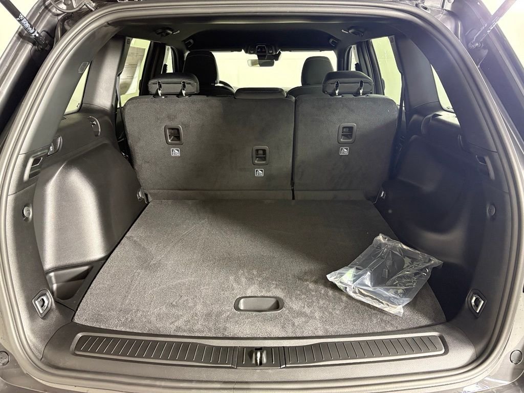 New 2026 Baltic Gray Metallic Clear-Coat Exterior Paint Jeep Laredo image 18