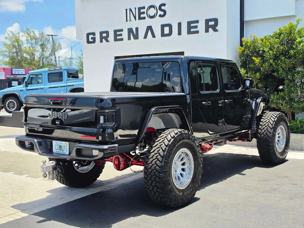 Used 2022 Black Jeep Sport image 3
