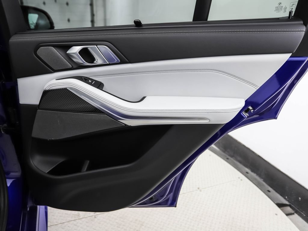 Used 2026 Blue Metallic BMW M60i image 24