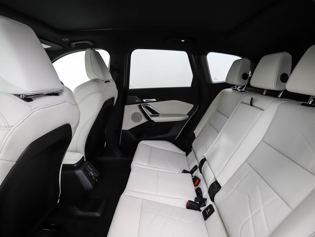 Used 2026 White Metallic BMW xDrive28i image 23