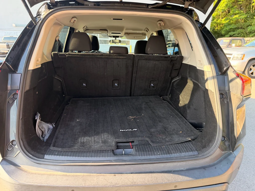 Used 2021 Super Black Nissan S image 9