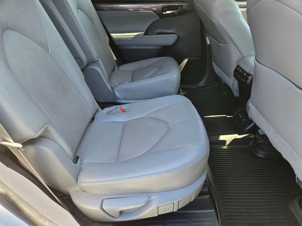 2024 Toyota Highlander Platinum - Photo 15