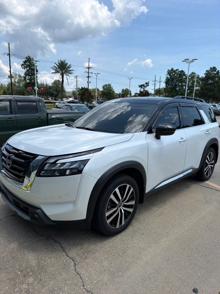 2025 Nissan Pathfinder Platinum
