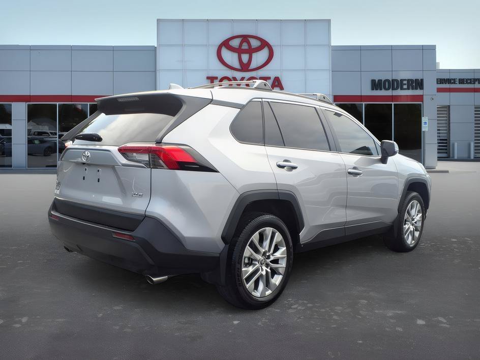Used 2024 Silver Sky Metallic Toyota XLE Premium image 5