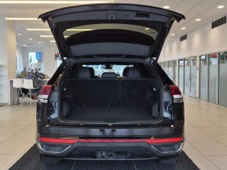 Used 2025 Black Volkswagen 2.0T SE w/Technology image 8