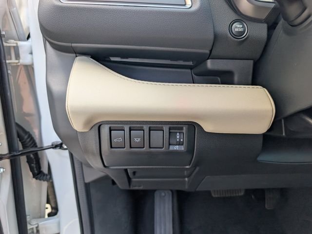 New 2026 CRYSTAL WHITE PEARL Subaru Limited 7-Passenger image 8