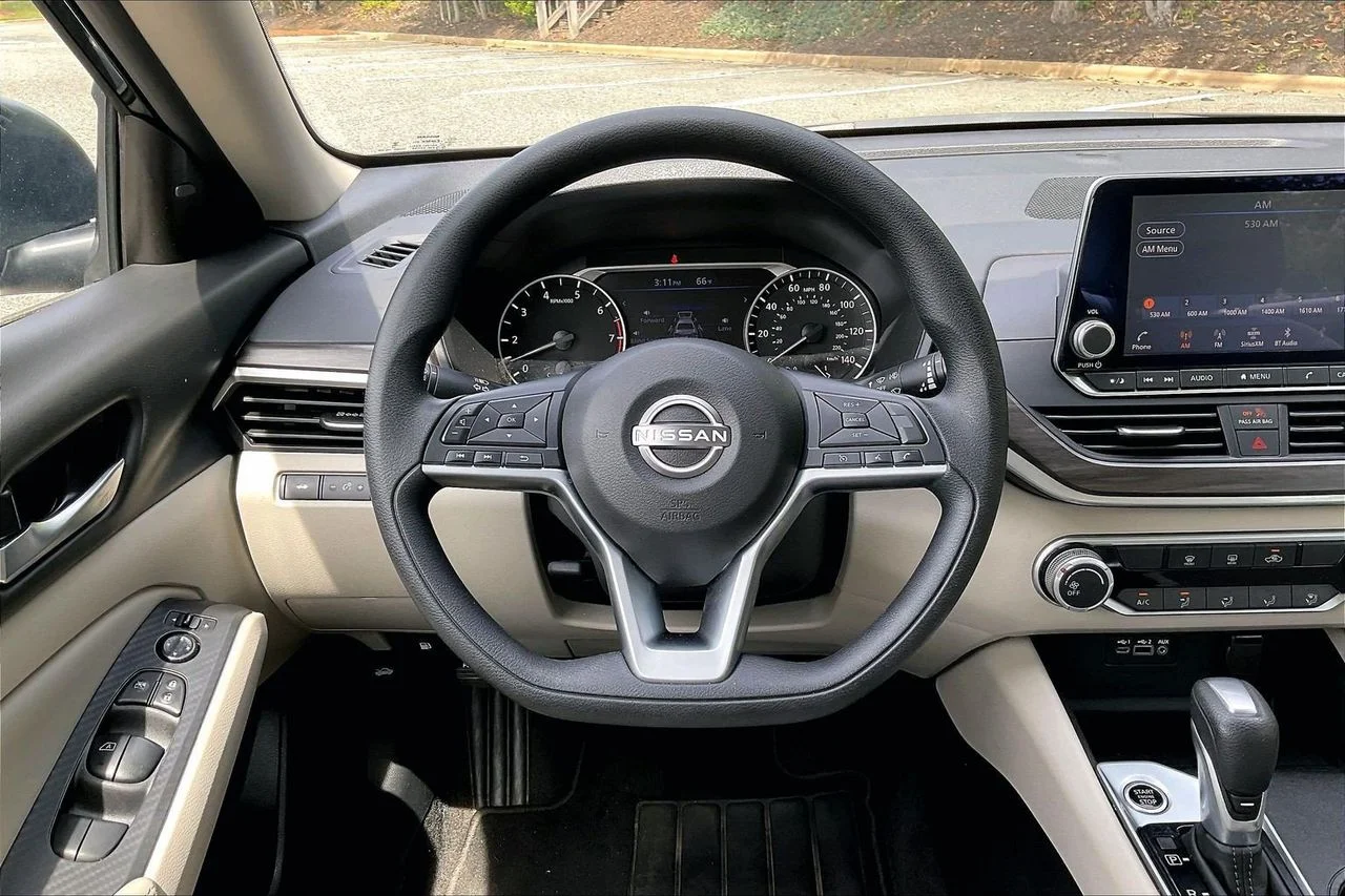 Used 2025 Black Nissan 2.5 SV image 10