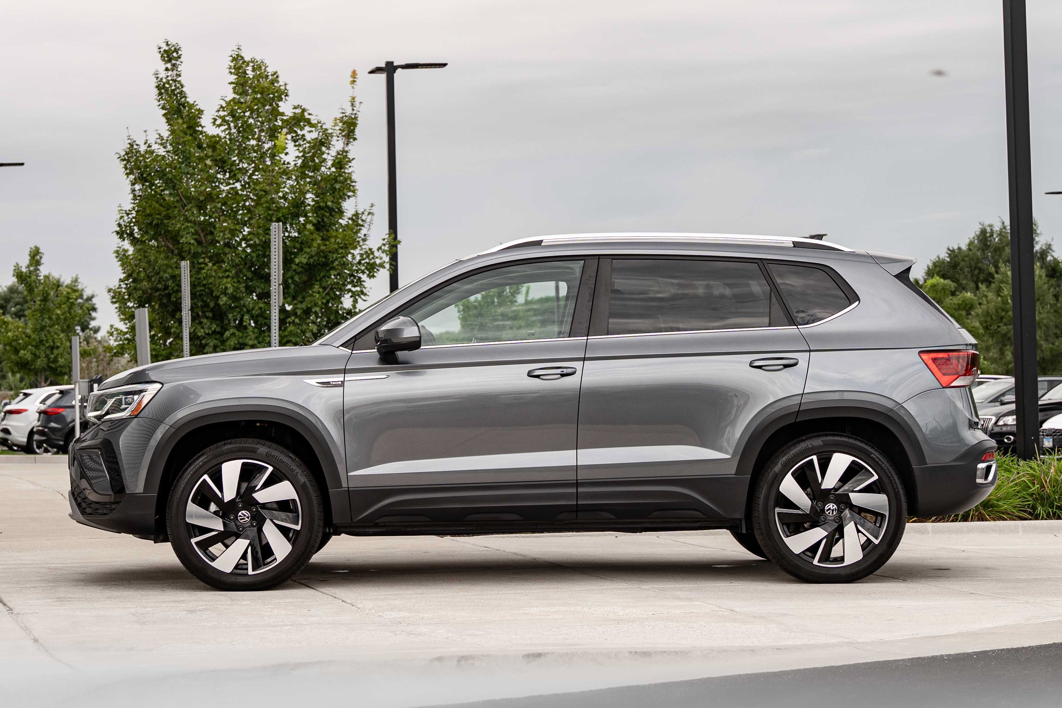 Used 2024 Platinum Gray Metallic Volkswagen SEL image 6