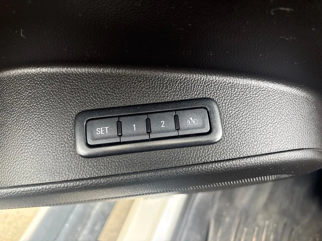 Used 2017 White GMC Denali image 10