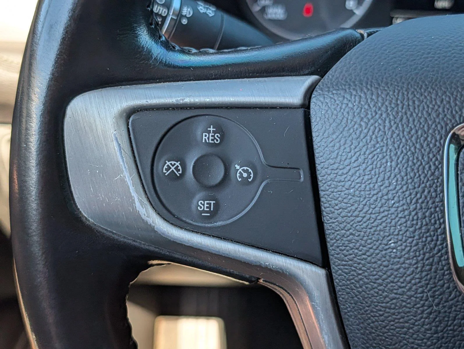 Used 2019 Summit White GMC SLE image 23
