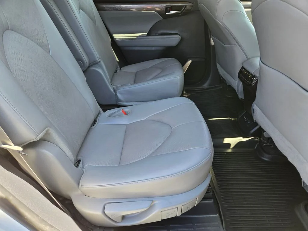 Used 2024 Wind Chill Pearl Toyota LE image 15