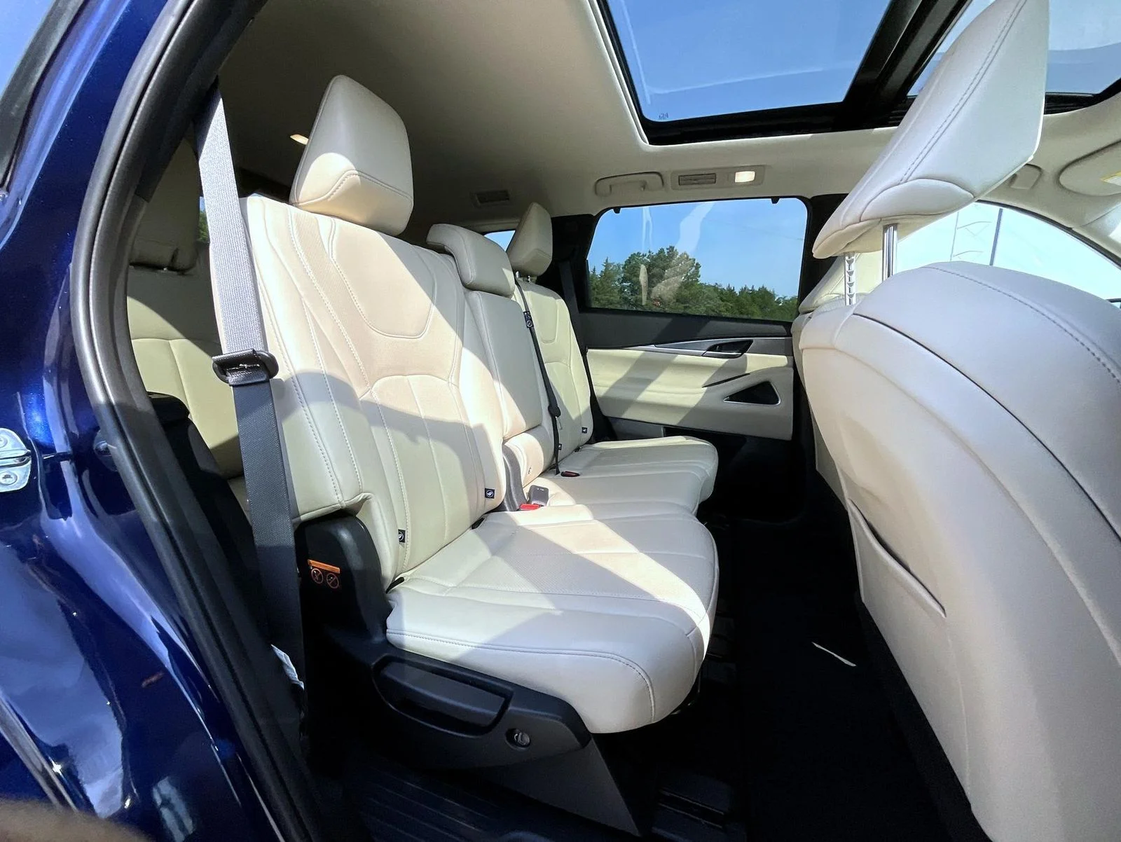 Used 2023 Blue INFINITI LUXE image 22