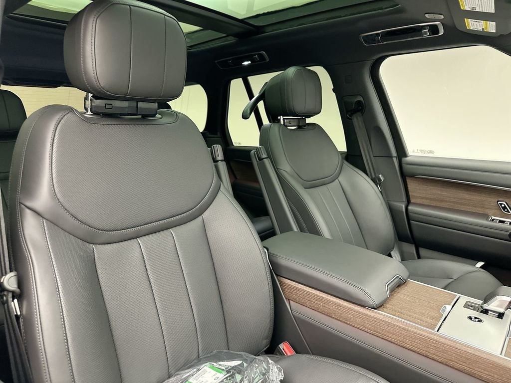 New 2026 Ostuni Pearl White Land Rover SE image 6