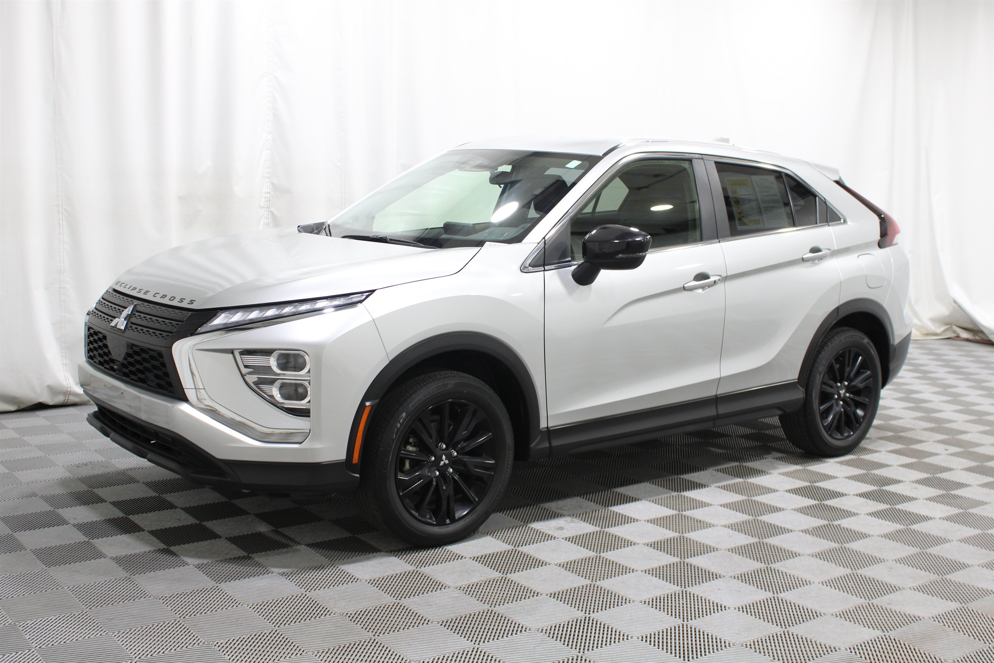 Used 2024 Alloy Silver Metallic Mitsubishi LE image 32
