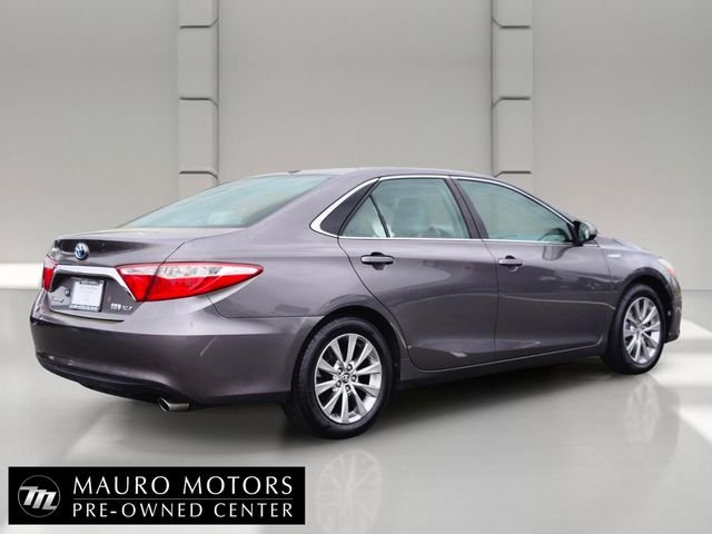 Used 2015 Gray Toyota XLE image 3