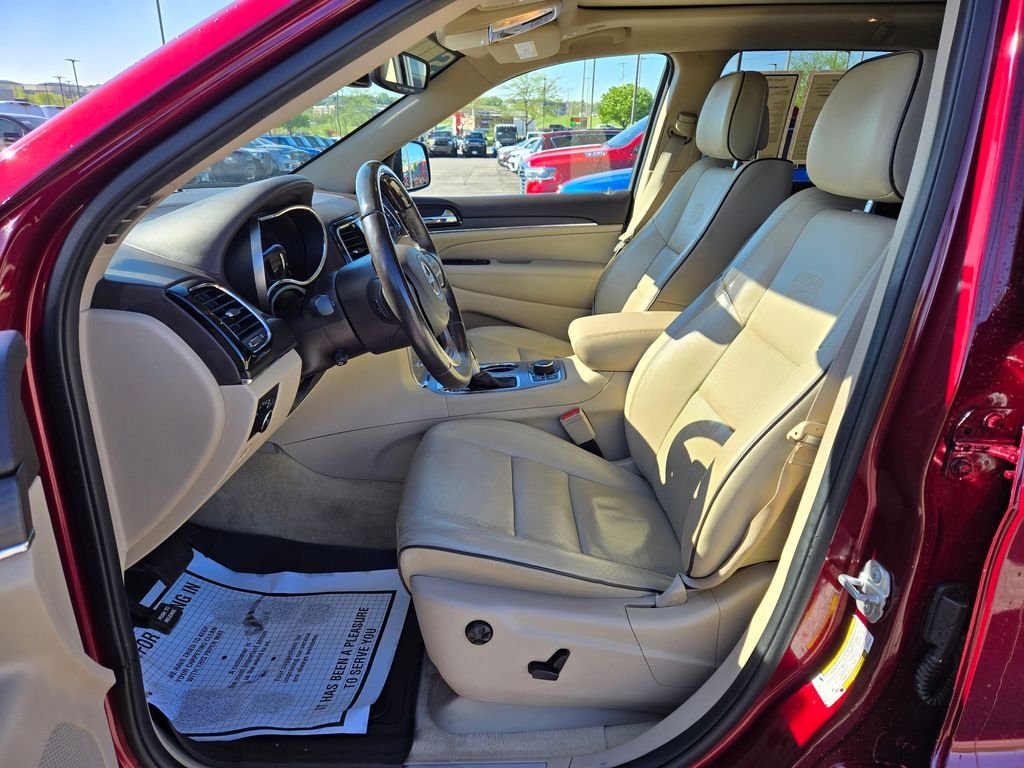 Used 2019 Red Jeep Overland image 16