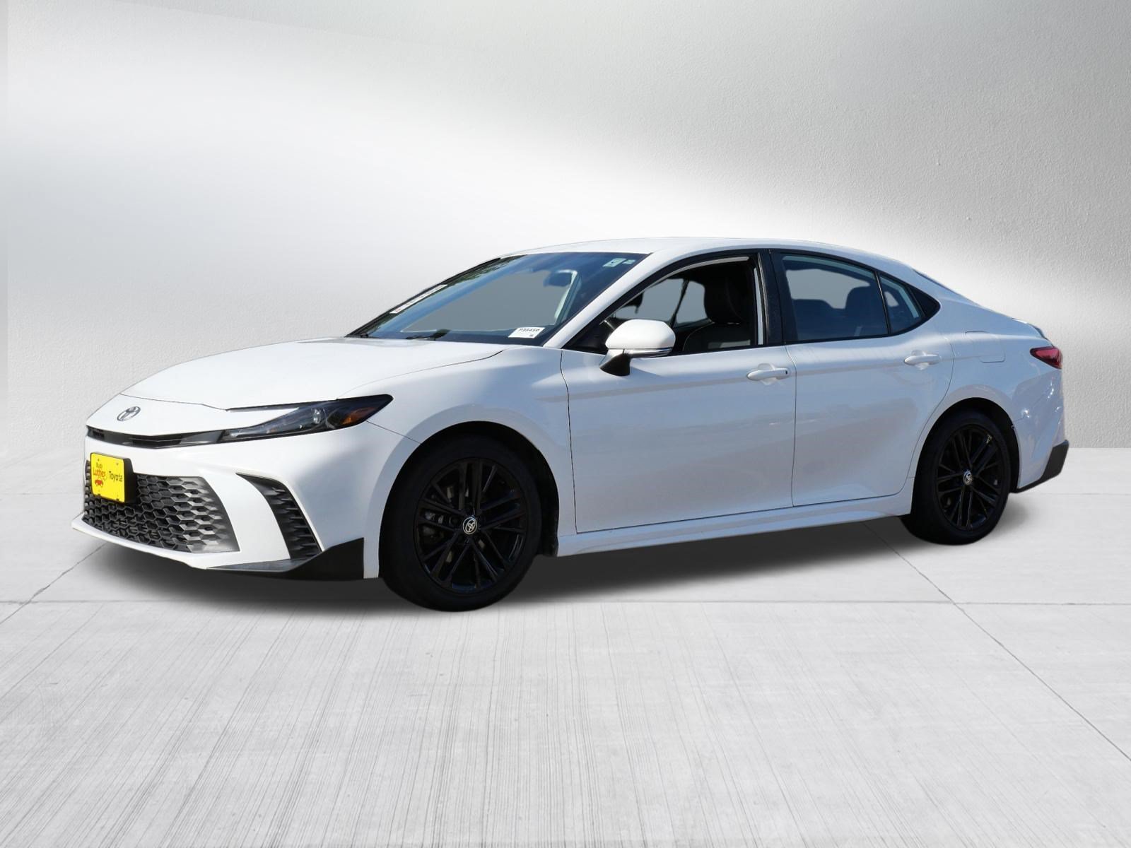 Used 2025 Ice Cap Toyota SE image 3