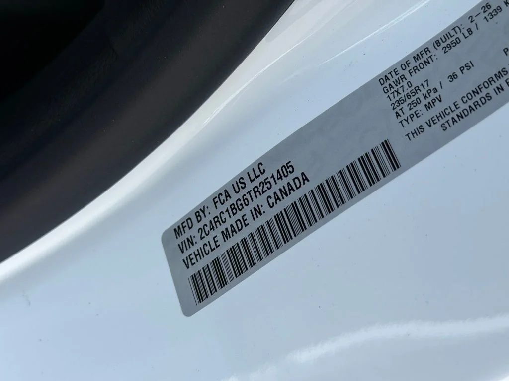 New 2026 Bright White Clear-Coat Exterior Paint Chrysler Select image 10