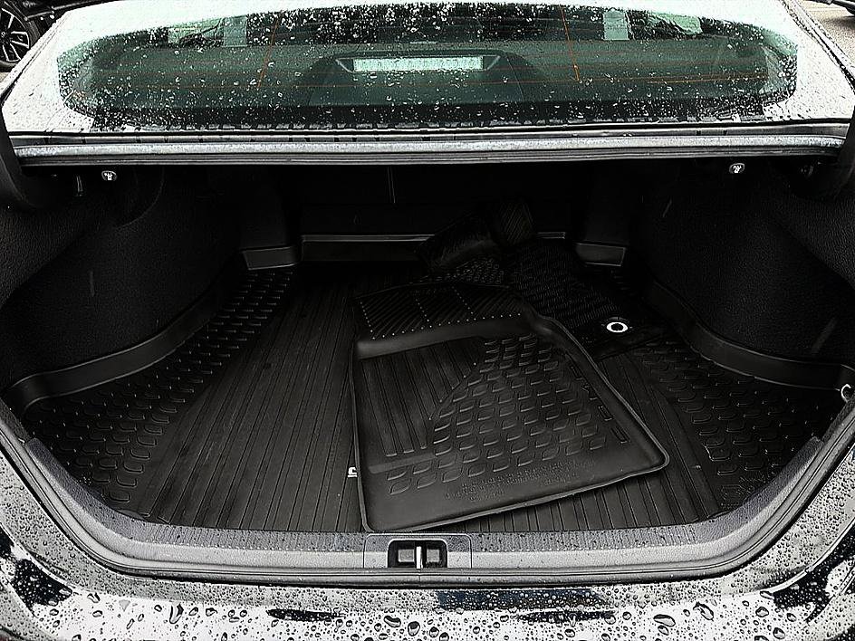 Used 2021 Midnight Black Metallic Toyota SE image 26