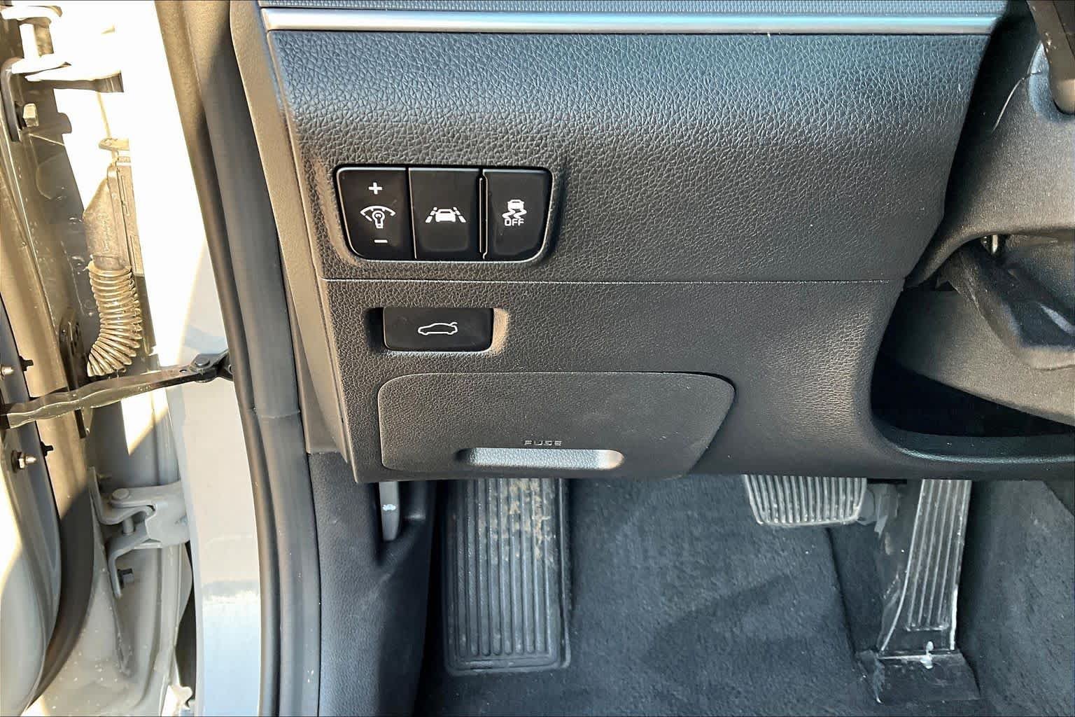 Used 2023 Wolf Gray Kia GT-Line image 36