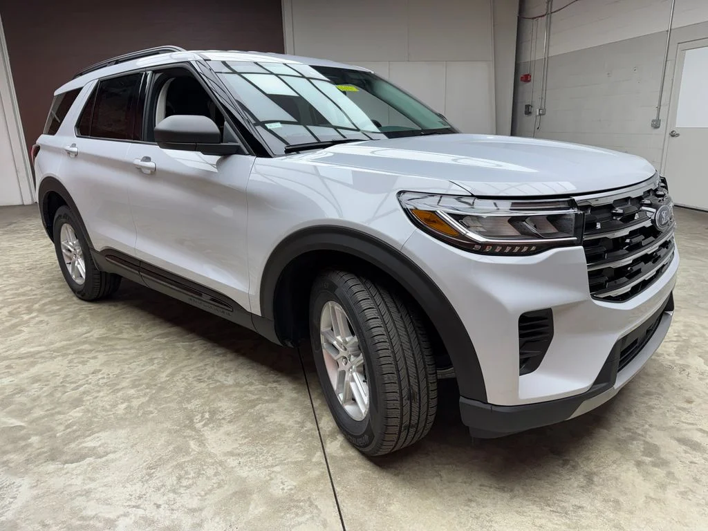 New 2026 Space White Metallic Ford Active image 7