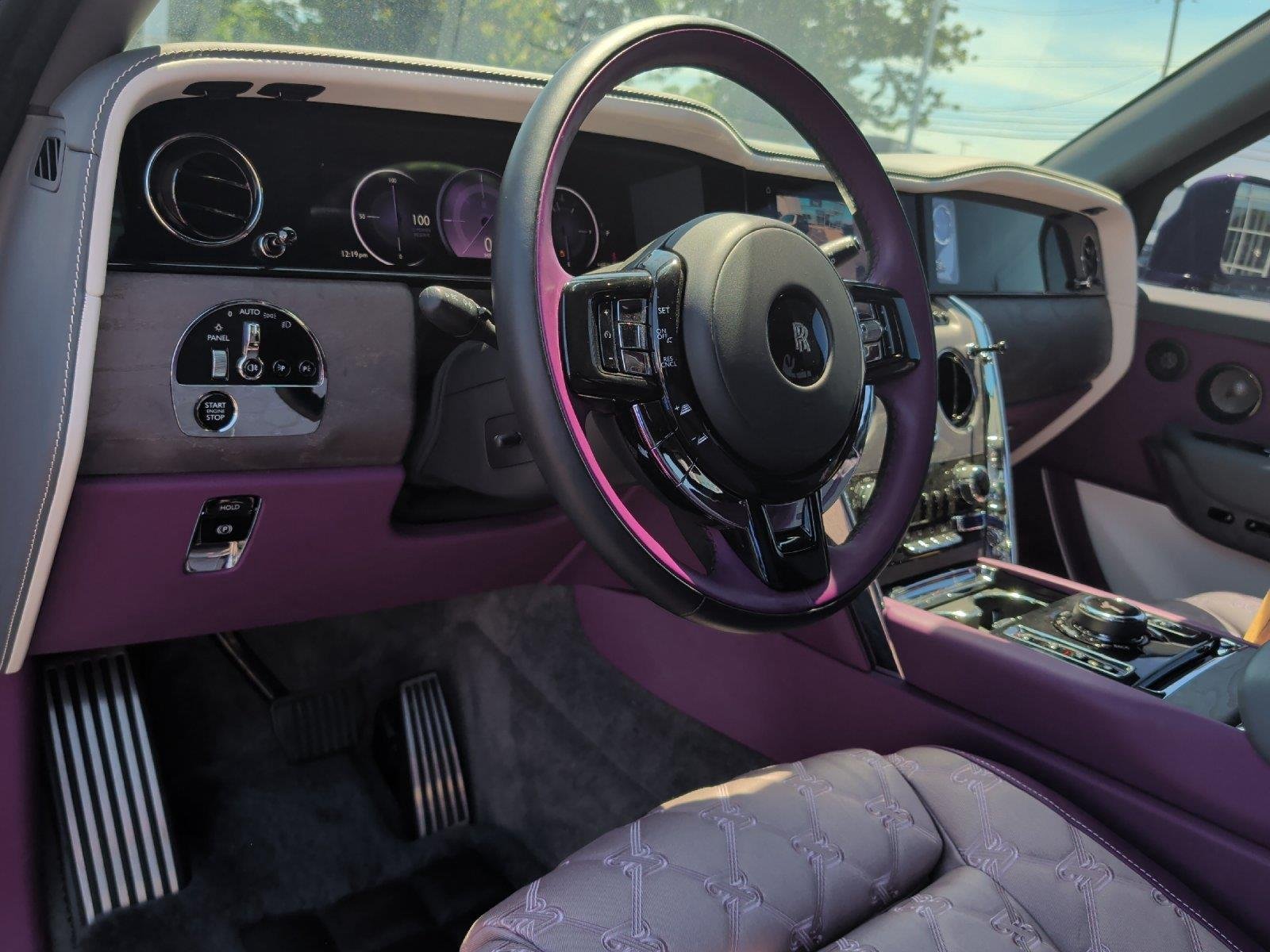 Used 2025 Belladonna Purple Rolls-Royce  image 15