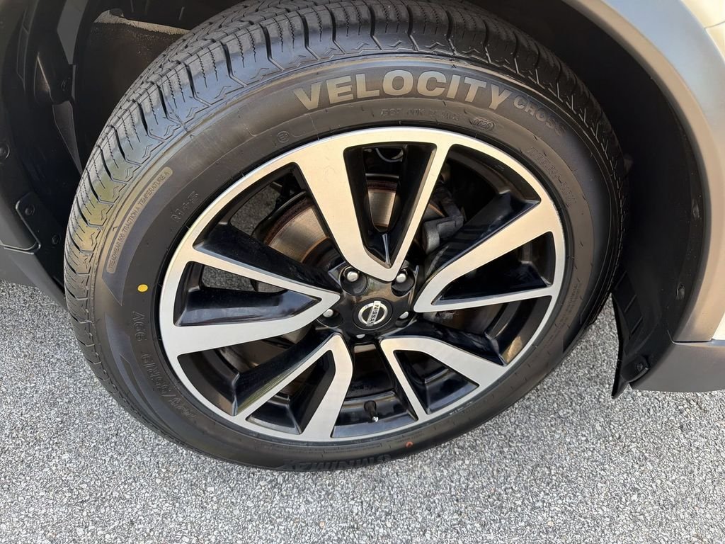 Certified Used 2020 White Nissan SL image 19
