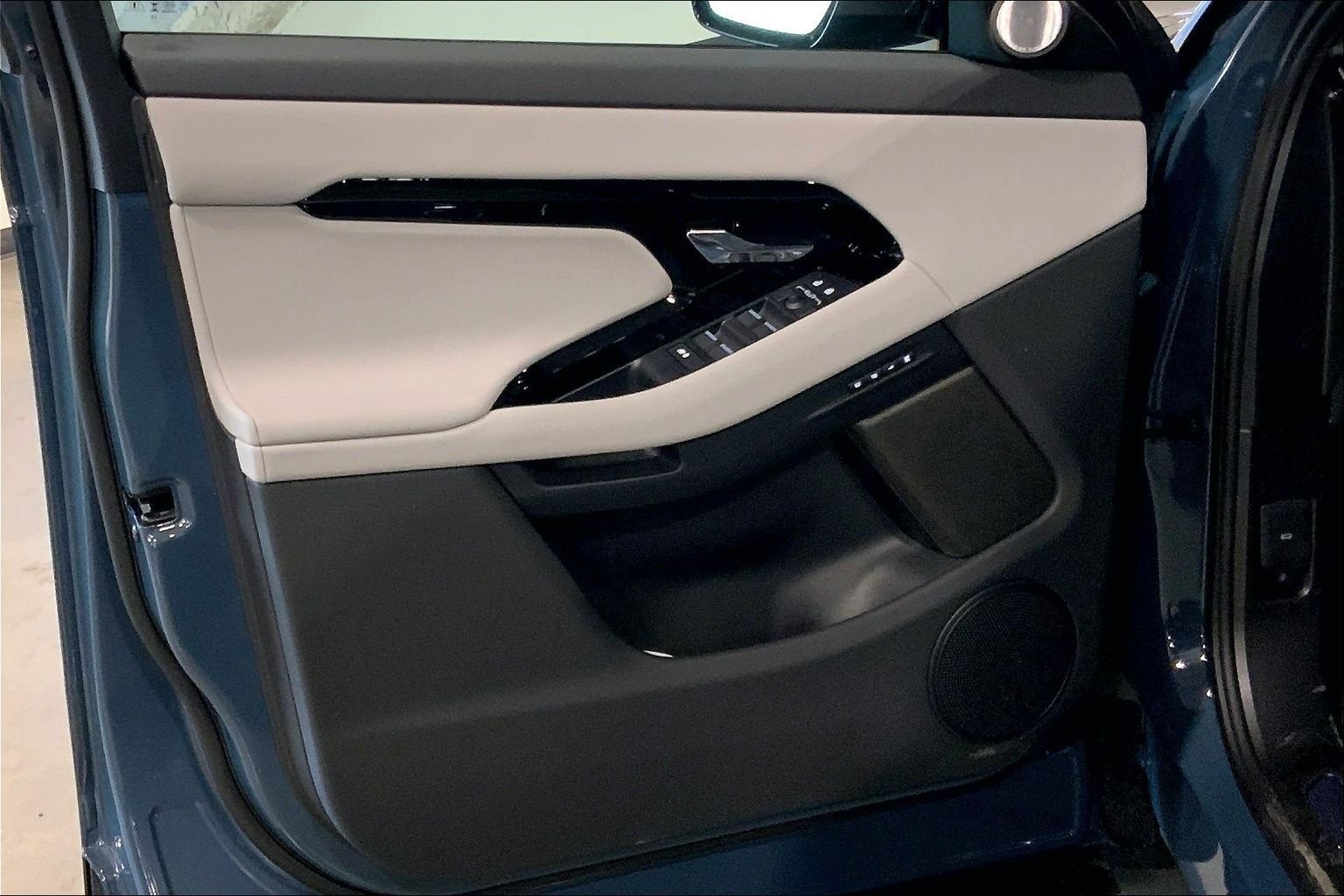 2026 Land Rover Range Rover Evoque Dynamic SE - Photo 10