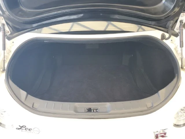 Used 2014 White Nissan Track Edition image 7