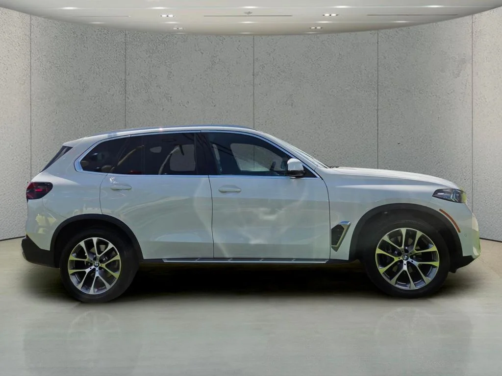 Used 2026 White BMW xDrive40i image 6