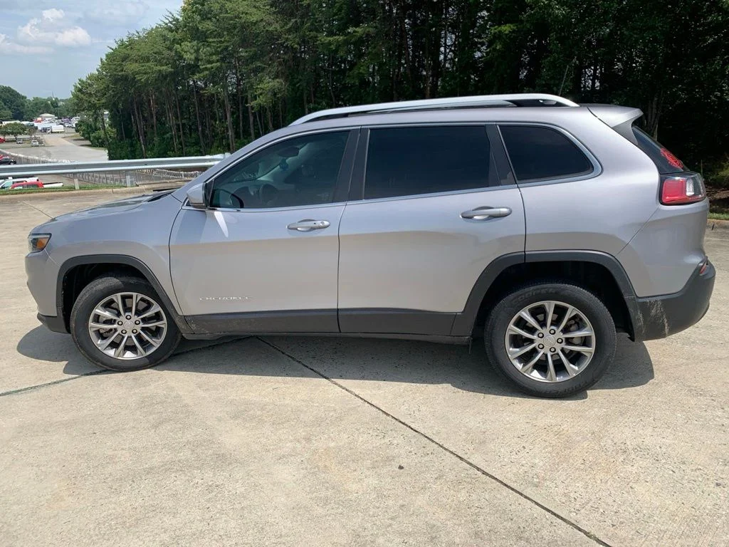 Used 2021 Silver Jeep Latitude Plus image 13