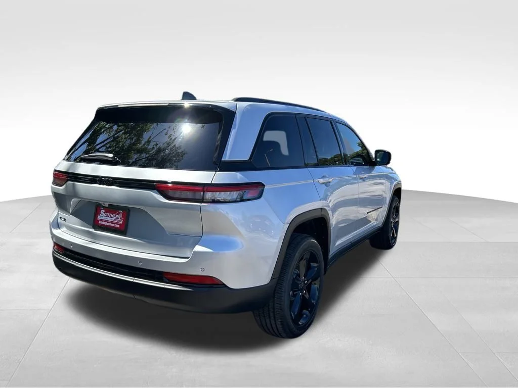 Used 2025 Silver Jeep Altitude X image 7