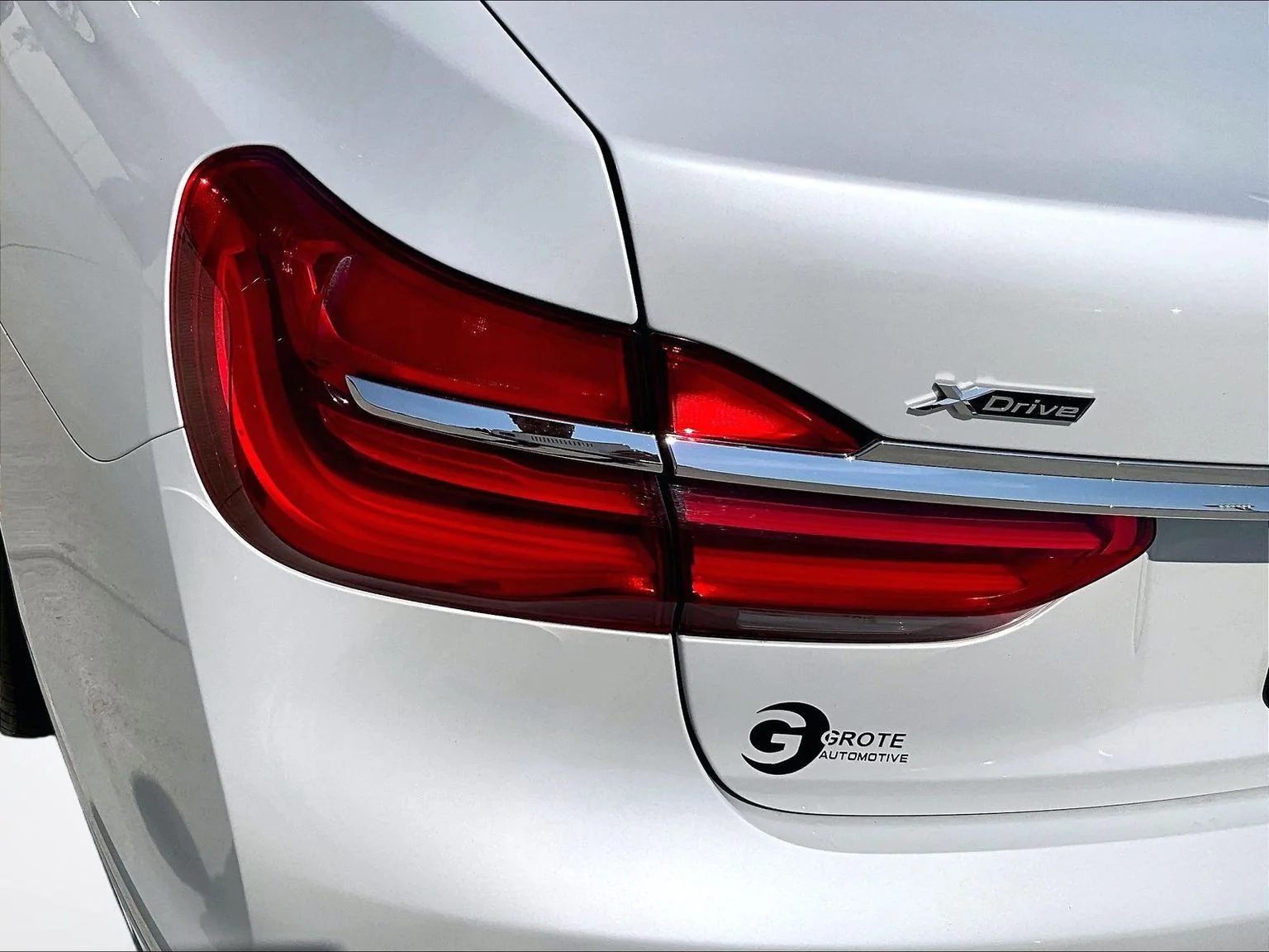 Used 2018 White BMW 740i xDrive image 31