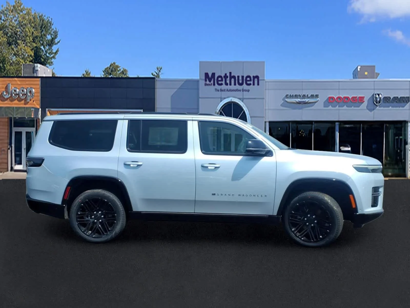 New 2026 Silver-Zynith Exterior Paint Jeep Limited Reserve image 9
