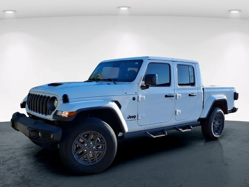 Used 2025 White Jeep Sport S image 2