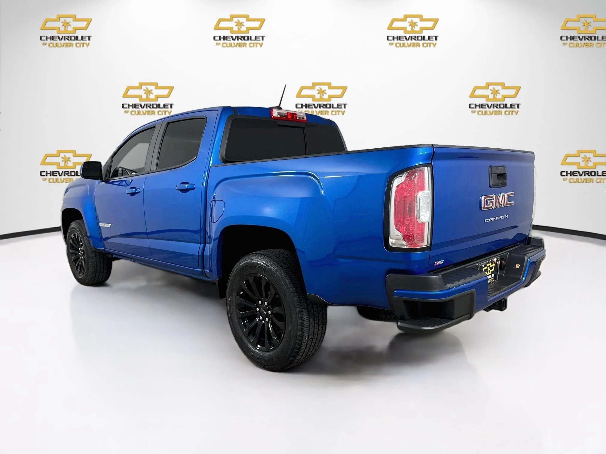 Used 2022 Dynamic Blue Metallic GMC Elevation image 6
