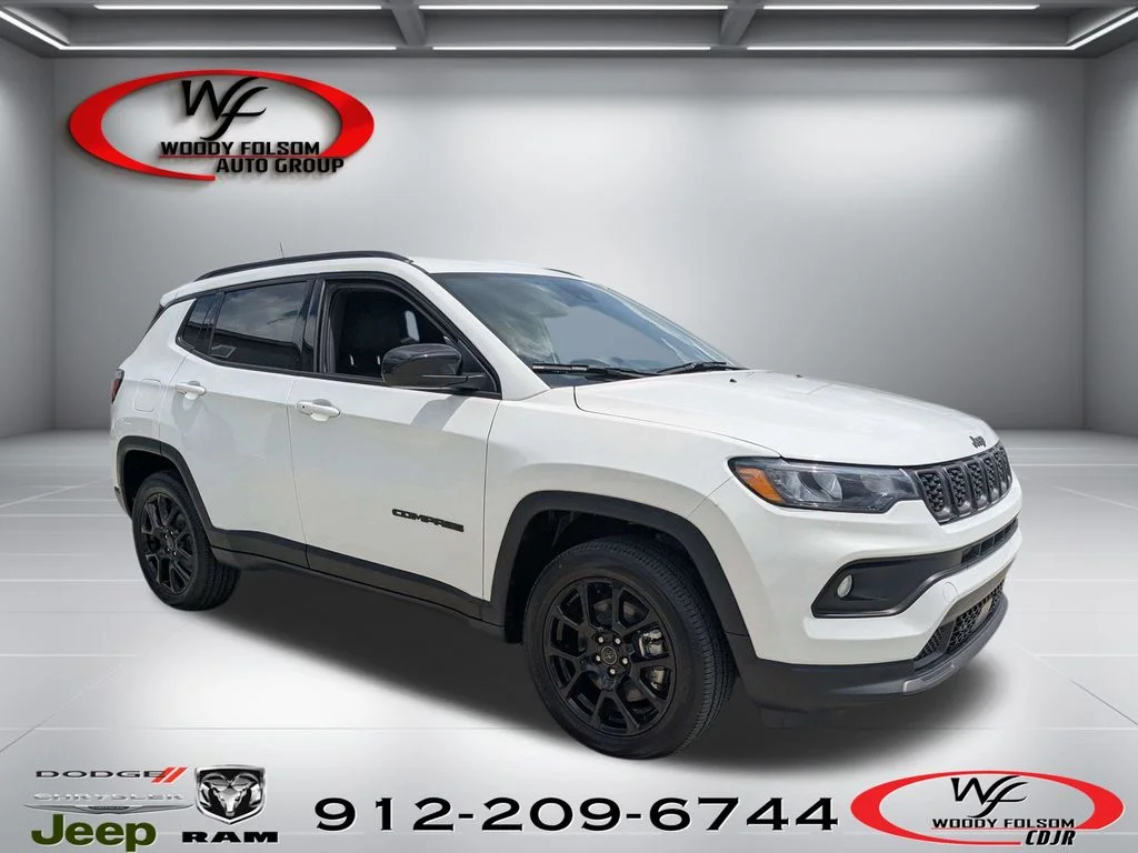 New 2026 Bright White Clear-Coat Exterior Paint Jeep Latitude image 1