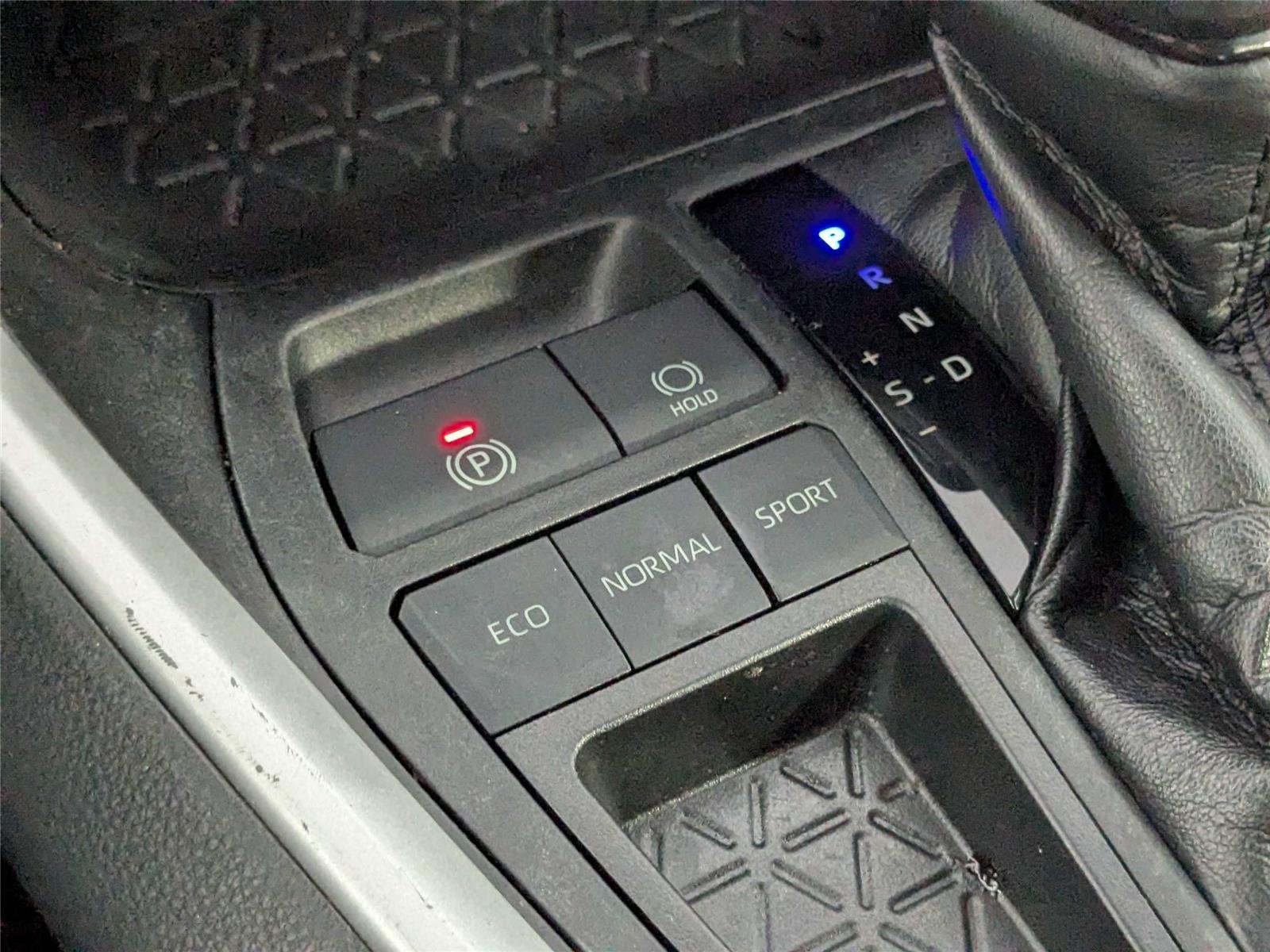 Used 2020 Magnetic Gray Metallic Toyota LE image 24