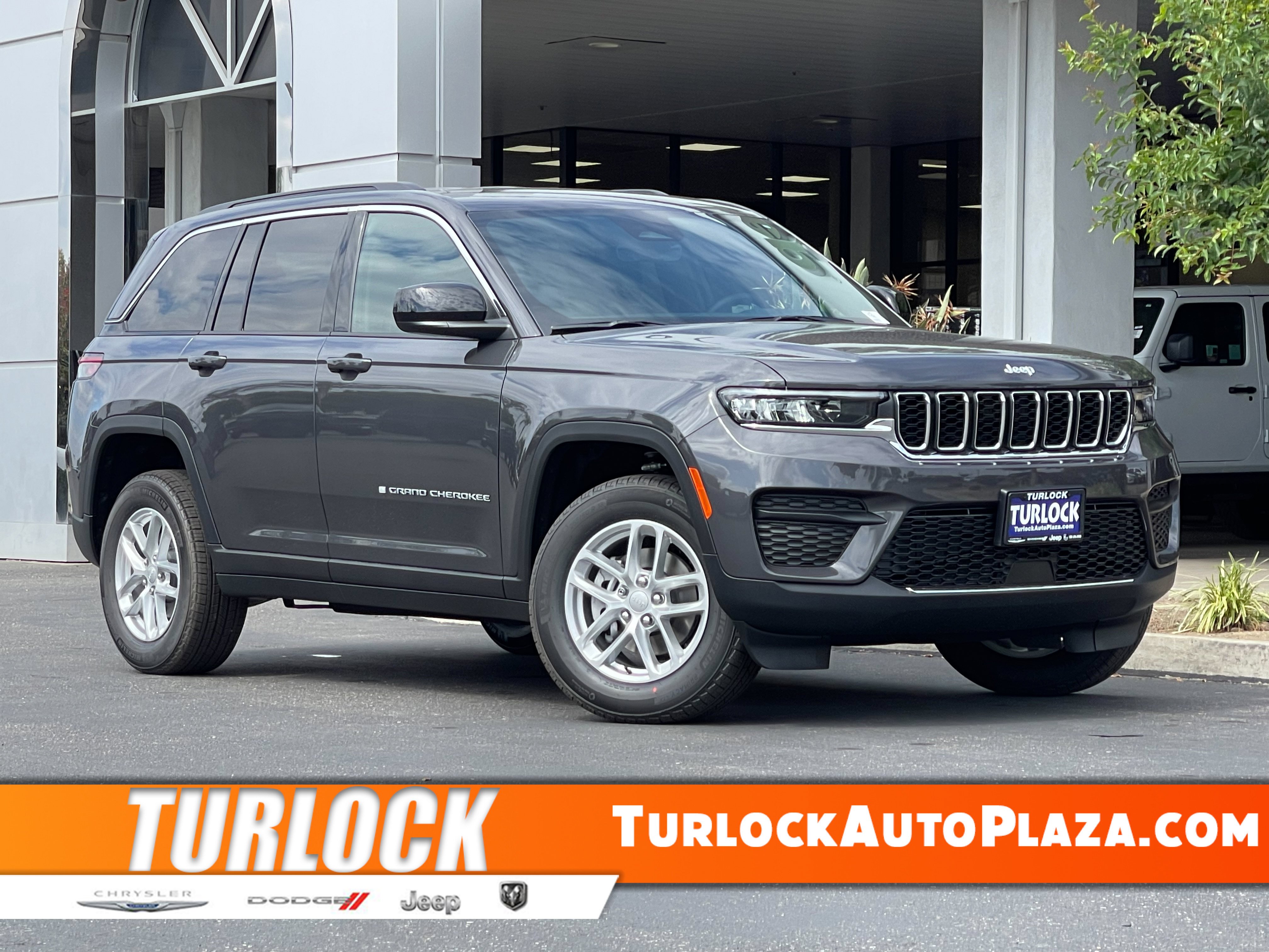 New 2026 Baltic Gray Metallic Clear-Coat Exterior Paint Jeep Laredo image 1
