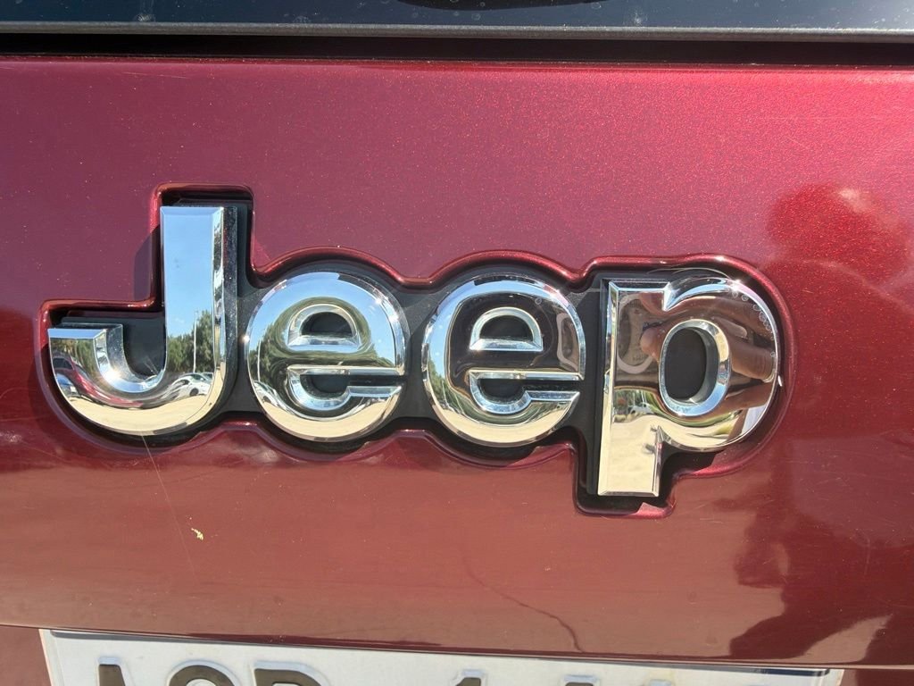 Used 2019 Red Jeep Latitude Plus image 13