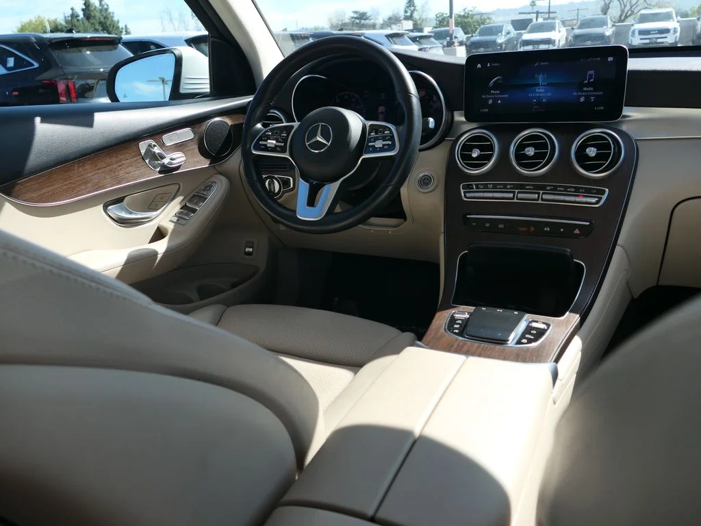 Used 2022 Polar White Mercedes-Benz GLC 300 4MATIC® image 26